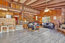 121-Lakeview Fishing House - Image 4