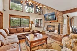 1888 - Luxury Lodge - Image 3