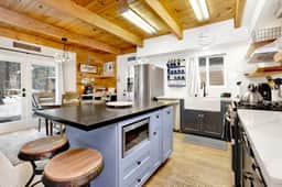 2045-Blue Bear Chalet - Image 4