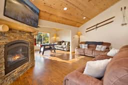 2141-Silver Tip Chalet - Image 4
