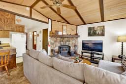 2275-Bearadise Cottage - Image 4