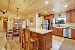 2353-Skyline Lodge - Image 3
