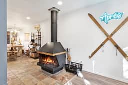 2364-Apres Chalet - Image 3