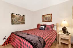 2380-Mockingbird Mountain Getaway - Image 4