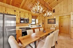 2464-Bruin Chalet - Image 4