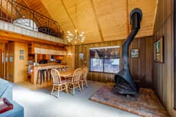 301-Pinewood Haus - Image 4