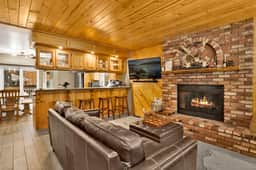 2581-Golden West Cottage - Image 4