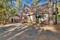 2667 - Moose Moritz Manor - Image 2