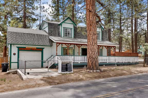 2028 - Whiskey Mountain Lodge - Image 1