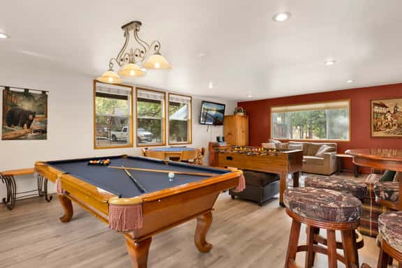 2667 - Moose Moritz Manor - Image 1