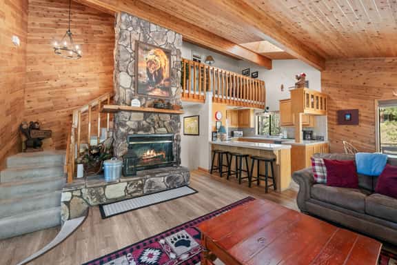 2673-LakeFront Lookout Lodge - Image 1