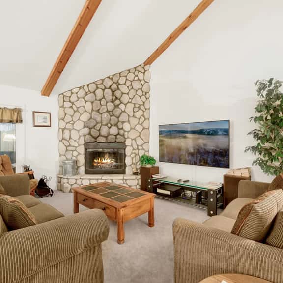 1218-Bear Golf Inn - Image 1