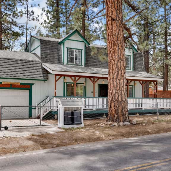 2028 - Whiskey Mountain Lodge - Image 1