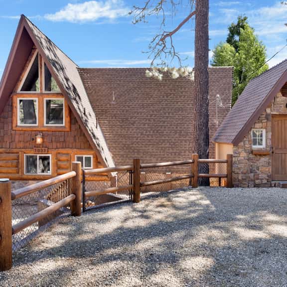 2152-Big Bear Den - Image 1