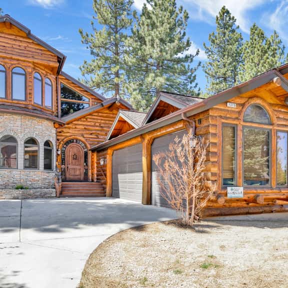 2202-Wolf Creek Castle - Image 1