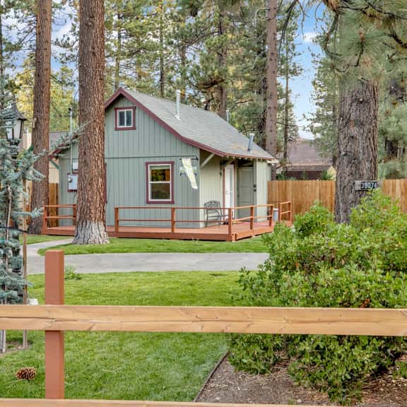 2315-Beary Cozy Cabin - Image 1
