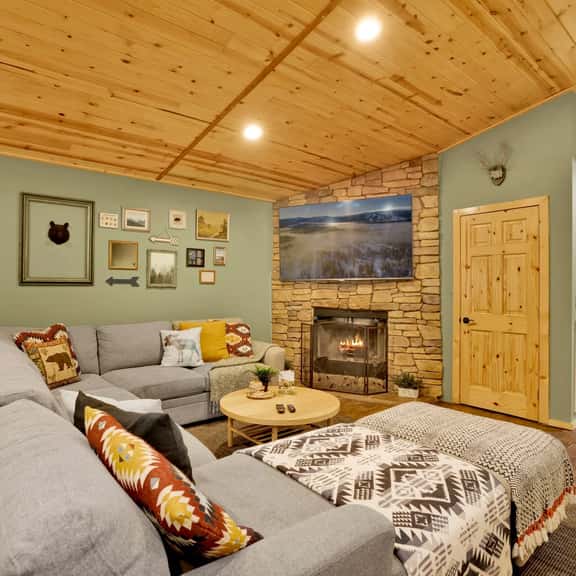 357-Country Club Cabin - Image 1