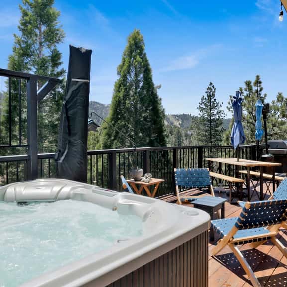 2654- Canyon Crest Ski View Chalet - Image 1
