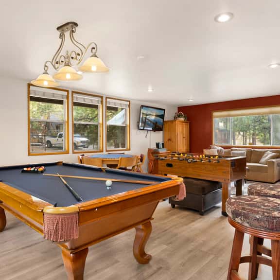 2667 - Moose Moritz Manor - Image 1