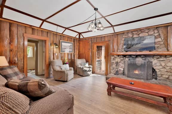 0100-Lodge House - Image 2