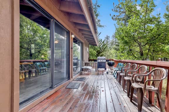121-Lakeview Fishing House - Image 3