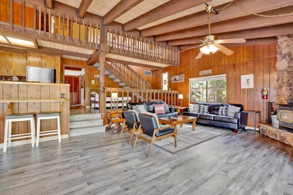 121-Lakeview Fishing House - Image 4