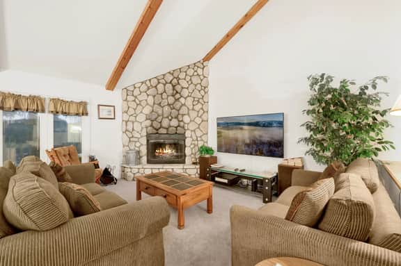1218-Bear Golf Inn - Image 2