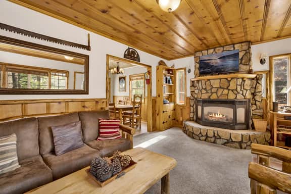 537-Nine Pines Lodge - Image 4