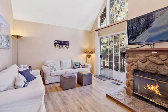 639-Bear Mountain Chalet - Image 4
