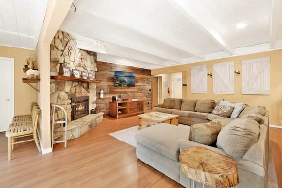 1651-Cozy up to Summit - Image 3