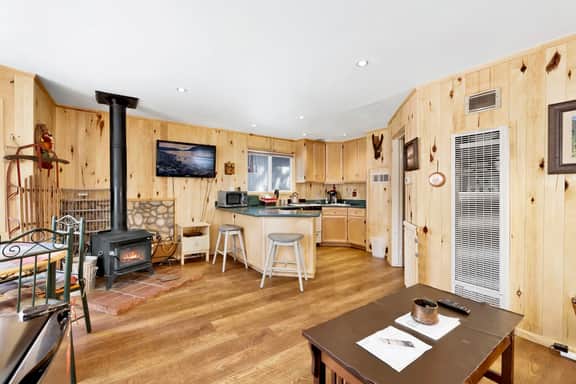 1667-Cottage in the Pines - Image 2