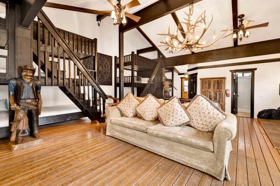 1842-Black Diamond Chalet - Image 5