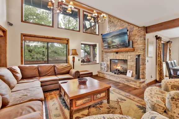 1888 - Luxury Lodge - Image 3