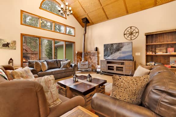2201-Apres Ski Haus - Image 3
