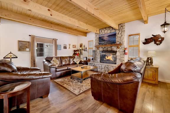 2028 - Whiskey Mountain Lodge - Image 2