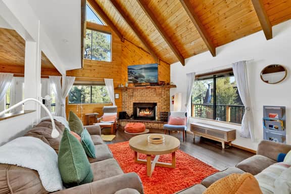 2048-Chimney Peak Chalet - Image 4