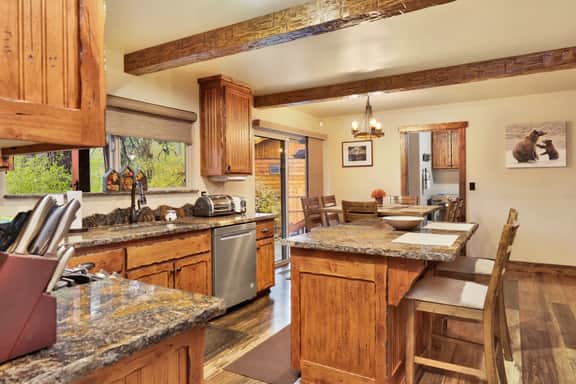 2080-Eagle Point Lodge - Image 5