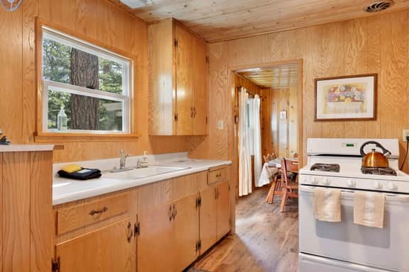 2096-Pinglewood Cabin - Image 5