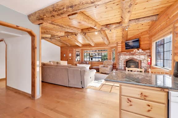 2142-The Alps Lodge - Image 3