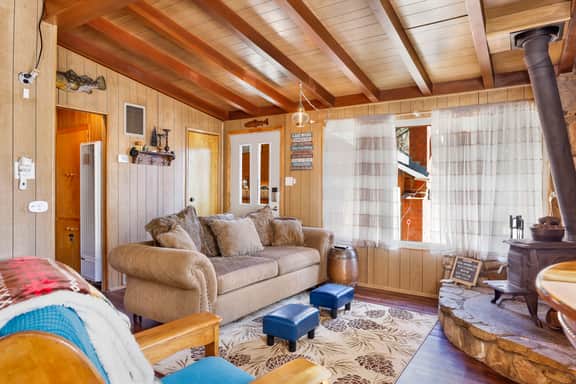 2215-Ski View Chalet - Image 2