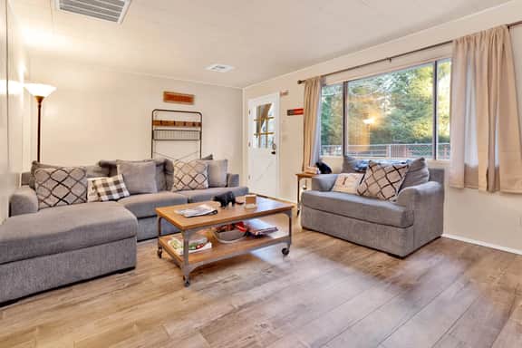 2277-Robinhood Chalet - Image 4