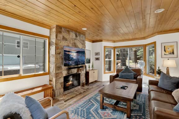 2293-Green Canoe Cabin - Image 4