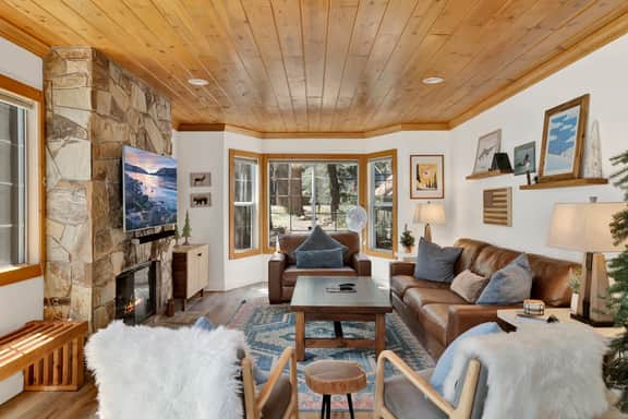 2293-Green Canoe Cabin - Image 5