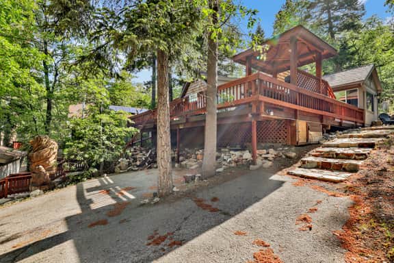 2321-Knickerbocker Retreat - Image 2