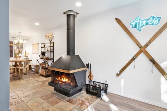 2364-Apres Chalet - Image 3