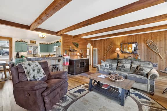 2380-Mockingbird Mountain Getaway - Image 5