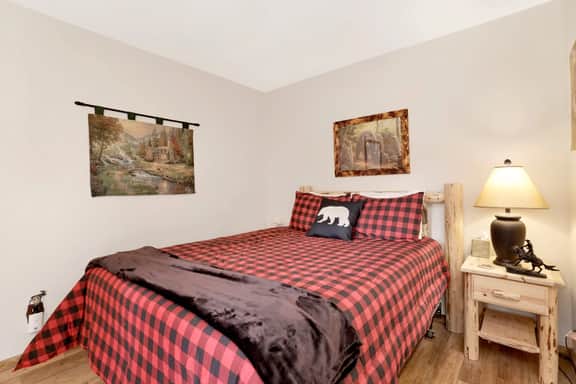 2380-Mockingbird Mountain Getaway - Image 4