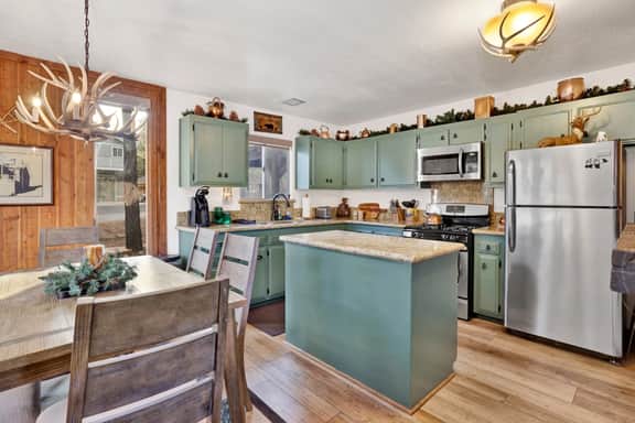 2380-Mockingbird Mountain Getaway - Image 3