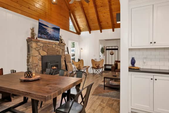 2458-Twin Pines Lodge - Image 5