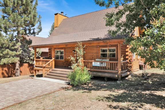 2455-Binky's Mountain Hideaway - Image 2
